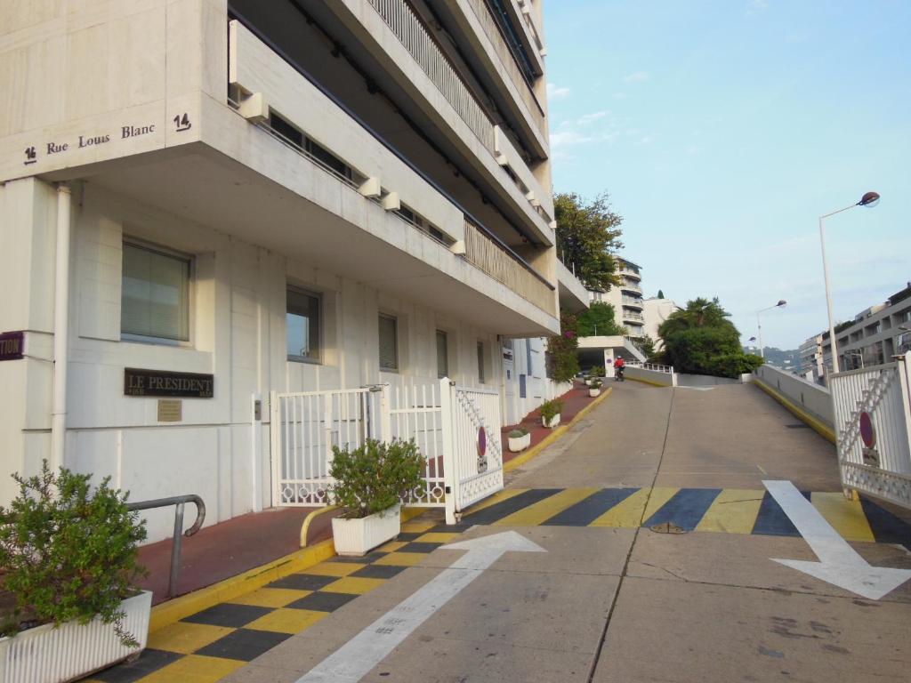 2, 3 And 4 Bedroom Sea View Forville Apartments 5 Mins From The Palais Канни Номер фото