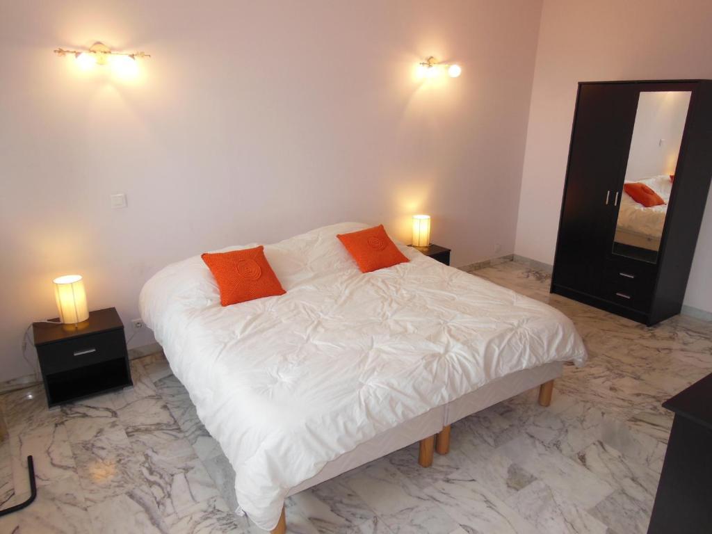 2, 3 And 4 Bedroom Sea View Forville Apartments 5 Mins From The Palais Канни Номер фото